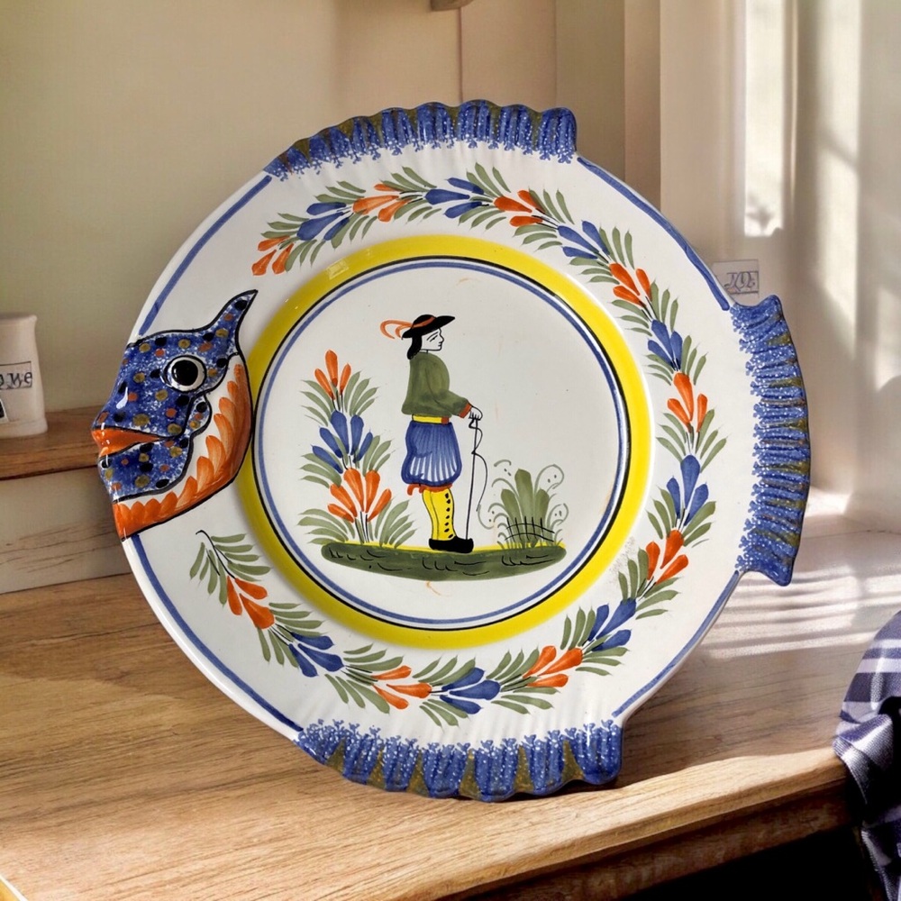 HB Henriot Quimper Mistral Fish Faience Plate Peint Main Hand Painted France ￼9”